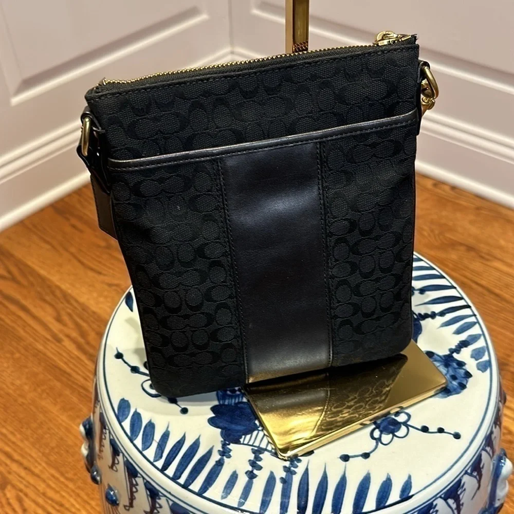 Coach Signature Swing-pack - Picture 3 of 4
